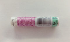 Trois rouleaux de papier de soie blanc ou de serviette en pile préparés